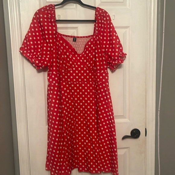 Red polka dot dress - Picture 1 of 3